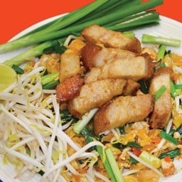 ผัดไทย หมูกรอบ ใส่ไข่