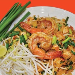 ผัดไทย มันกุ้ง กุ้งสด ใส่ไข่
