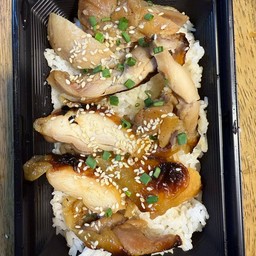 ข้าวไก่ย่างจิ้มแจ่ว