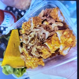 ชุด Set ข้าวมันไก่ทอดไร้น้ำมัน + ซุปสาหร่ายวากาเมะ(180 Kcal)