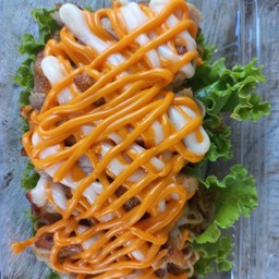 มาม่าคลุกซอสเผ็ดไก่ย่างชีสดิป