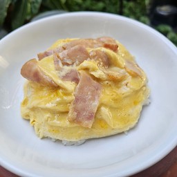 ข้าวไข่ข้นเบคอน