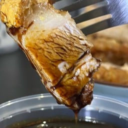 หมูกรอบสะท้านปฐพี สันนาเม็ง