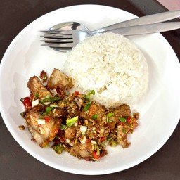 ข้าวหมูกรอบคั่วพริกเกลือ
