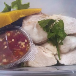 กับข้าว อกไก่ซูวีนึ่งมะนาว 200 กรัม + ซุปสาหร่ายวากาเมะ (290 Kcal)