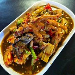 ตำหน่อไม้ตีนไก่ปู/ปลาร้า
