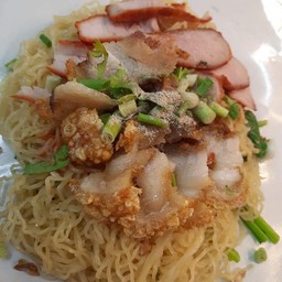 บะหมี่หมูแดงหมูกรอบ