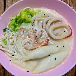 ซุปทงคตสึทะเล+เลือกเส้นได้ตามใจชอบ