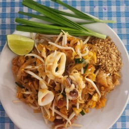ผัดไทยปลาหมึก