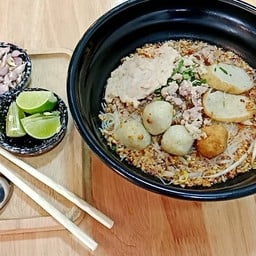 ก๋วยเตี๋ยวหมูสับต้มยำ