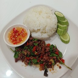 ข้าวกะเพราเนื้อสับ (จานเดียว)