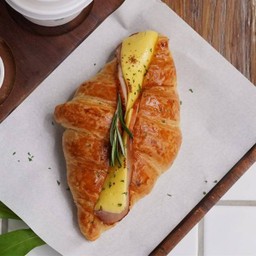Smoked Ham & Cheese Croissant