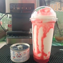 นมหมีสตอเบอรี่ปั่น
