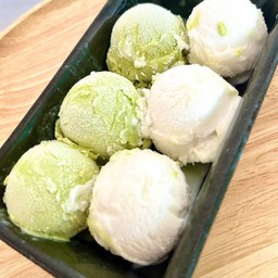 ไอศกรีม ชาเขียว+กะทิ 6ลูก