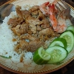 หมู+กุ้งกระเทียมพริกไทยราดข้าว