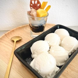 ไอศกรีมกะทิ 6 ลูก (ใส่ท็อปปิ้ง)