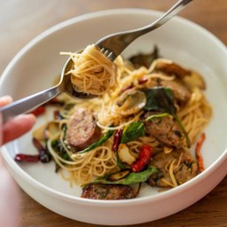 สปาเกตตี้ไส้อั่วผัดพริกแห้ง