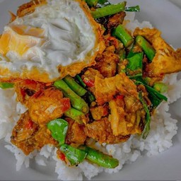 พริกแกงถั่วฝักยาวราดข้าว