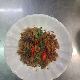 เส้นใหญ่ผัดกระเพราหมูสับ(80)