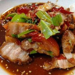 ตำเกาเหลาสามชั้นทอด