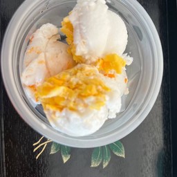 ไอศกรีมไข่แข็ง +ไข่เค็ม 4 ลูก