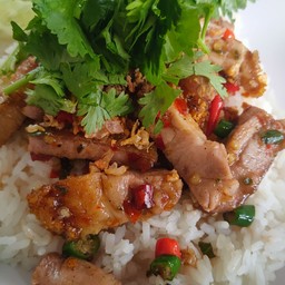 หมูกรอบคั่วพริกเกลือ