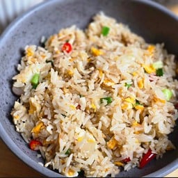 ข้าวผัดปลาเค็มทรงเครื่อง