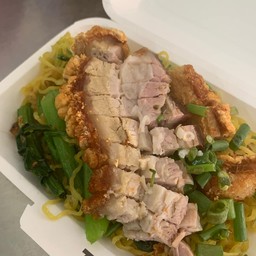 บะหมี่หมูกรอบ