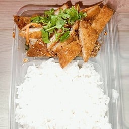ข้าว ยำปลาทิพย์แซ่บ