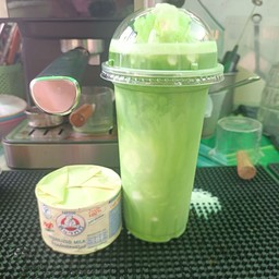 นมหมีปั่นชาเขียว