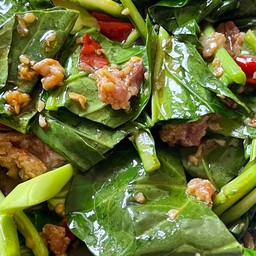 ผัดคะน้าหมูพริกสดราดข้าว