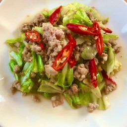 กระหล่ำปลีผัด พริก หมูสับ หรือหมูชิ้น
