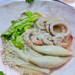 ซุปต้มกระดูกหมูทะเล+เลือกเส้นได้ตามใจชอบ