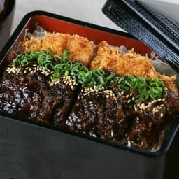 ข้าวหน้าทงคัตสึสันในราดซอสมิโสะ