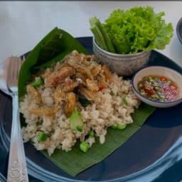 ข้าวผัดปลาสลิดพริกขี้หนูสด