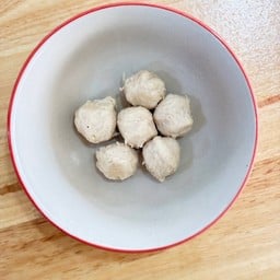 ลูกชิ้นหมู 6 ลูก