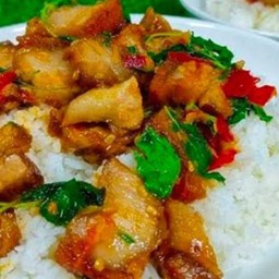 ข้าวกะเพราหมูกรอบ