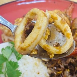 ข้าว ปลาหมึกผัดกระเทียม