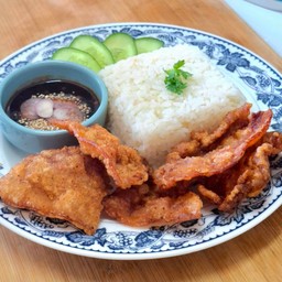 ข้าวสามชั้นสไลด์กรอบน้ำจิ้มแจ่ว
