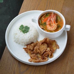 ข้าวไข่เจียวฟูกับต้มยำกุ้ง
