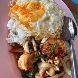 กะเพาทะเลราดข้าว