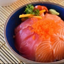 ข้าวหน้าแซลมอนทูน่า