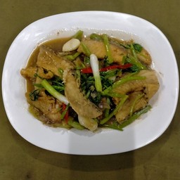 ปลานิลผัดคื่นฉ่าย