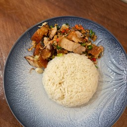 ข้าวหมูกรอบคั่วพริกเกลือ