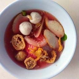 ก๋วยเตี๋ยวลูกชิ้นปลาลุงนุ้ย ท่าน้ำสี่พระยา (ป้ายรถเมล์36)