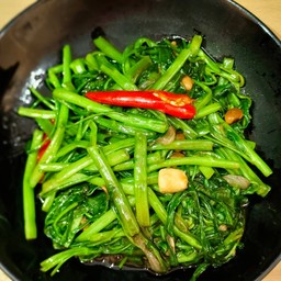 ผัดผักบุ้งไฟแดง