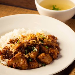 ข้าวอกไก่นุ่มกระเทียมพริกไทย