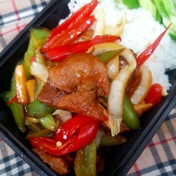ผัดพริกสด(หมูกรอบ,หมูสับ,หมูชิ้น,เป็ด,หมูแดง)