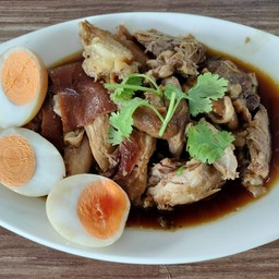 ขาหมูเนื้อหนัง+ไข่2ฝอง เป็นกับข้าว