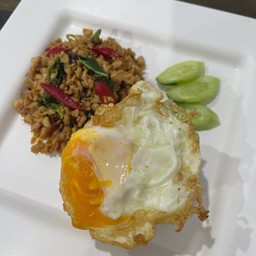 ข้าวกะเพราไก่สับ+ ไข่ดาว